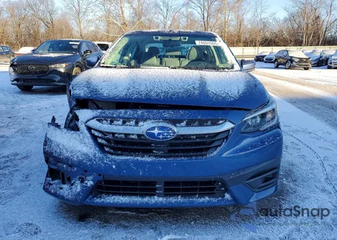 2021 Subaru Legacy Premium z USA, uszkodzony, nr VIN 4S3BWAC65M3008418